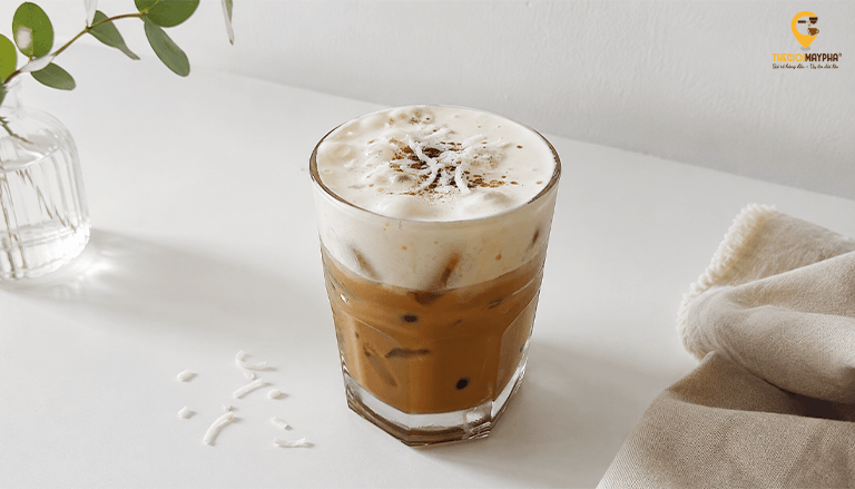 Công thức cafe dừa đang được nhiều quán biến tấu như thế nào?