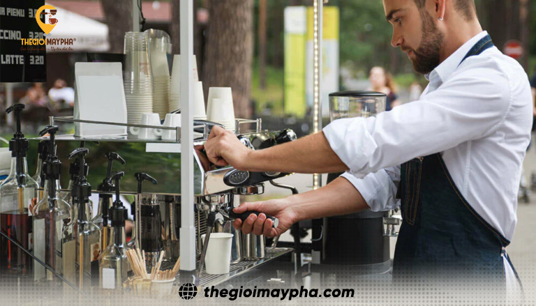 Thiết kế xe cafe mang đi thu hút khách hàng và cách bố trí máy pha khoa học
