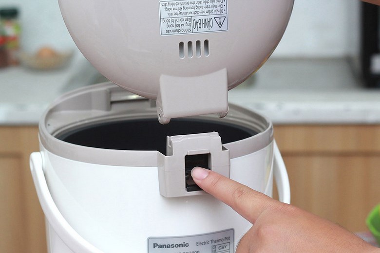 Bình thủy điện Panasonic NC-EG3000CSY 3 lít Thiết kế nắp bình tháo rời tiện lợi