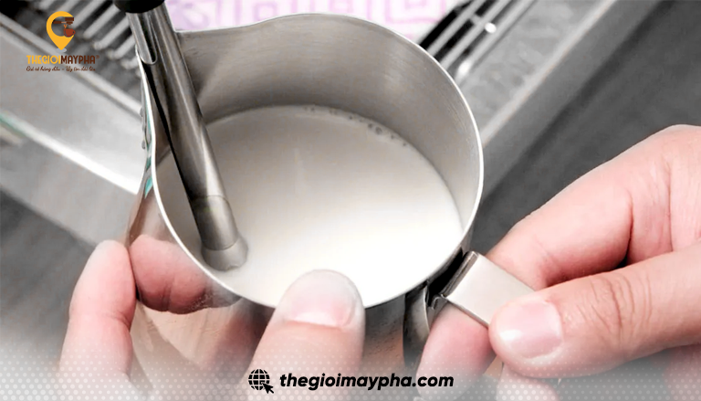 Tiêu chí chọn máy pha cà phê cho quán: Chi phí & hiệu suất ổn định