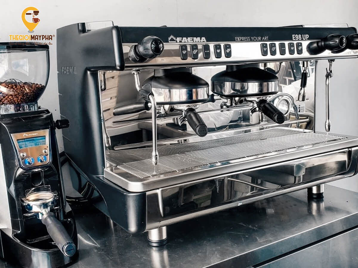 Faema E98 UP đang được nhiều barista và chủ quán tin dùng