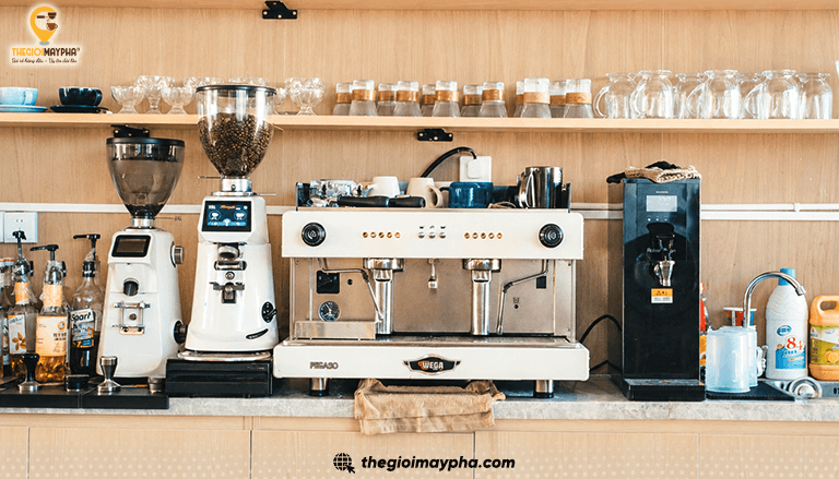 Máy pha cà phê công nghiệp có thực sự giúp tăng doanh thu?