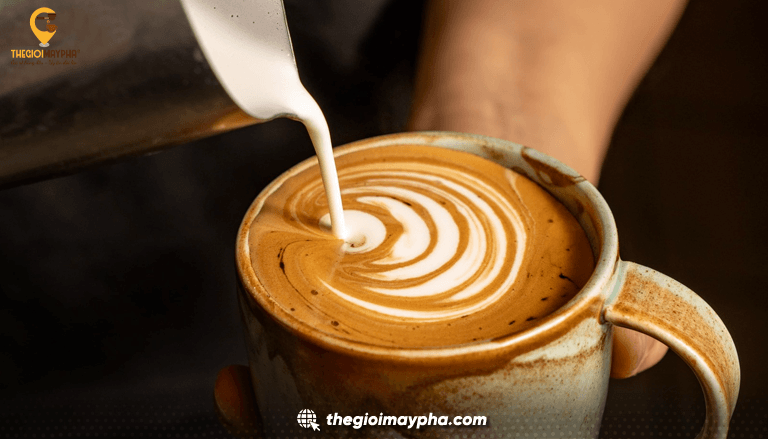 Espresso là gì? Vì sao quán nào cũng cần máy pha espresso?