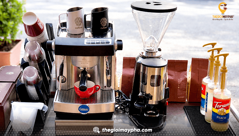 Espresso là gì? Vì sao quán nào cũng cần máy pha espresso?
