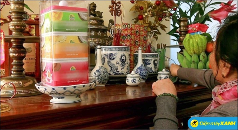 Văn khấn tỉa chân nhang bàn thờ Gia tiên