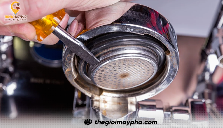 vệ sinh máy pha cà phê 2 group tại Thế giới máy pha