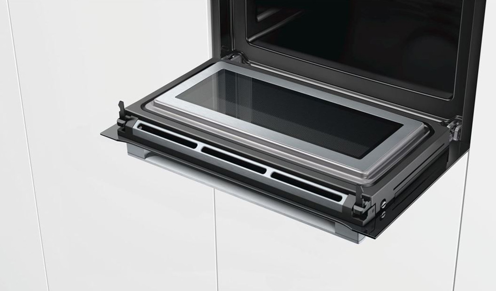 Lò nướng kết hợp vi sóng Bosch CMG633BS1B Đóng mở cửa lò nhẹ nhàng.