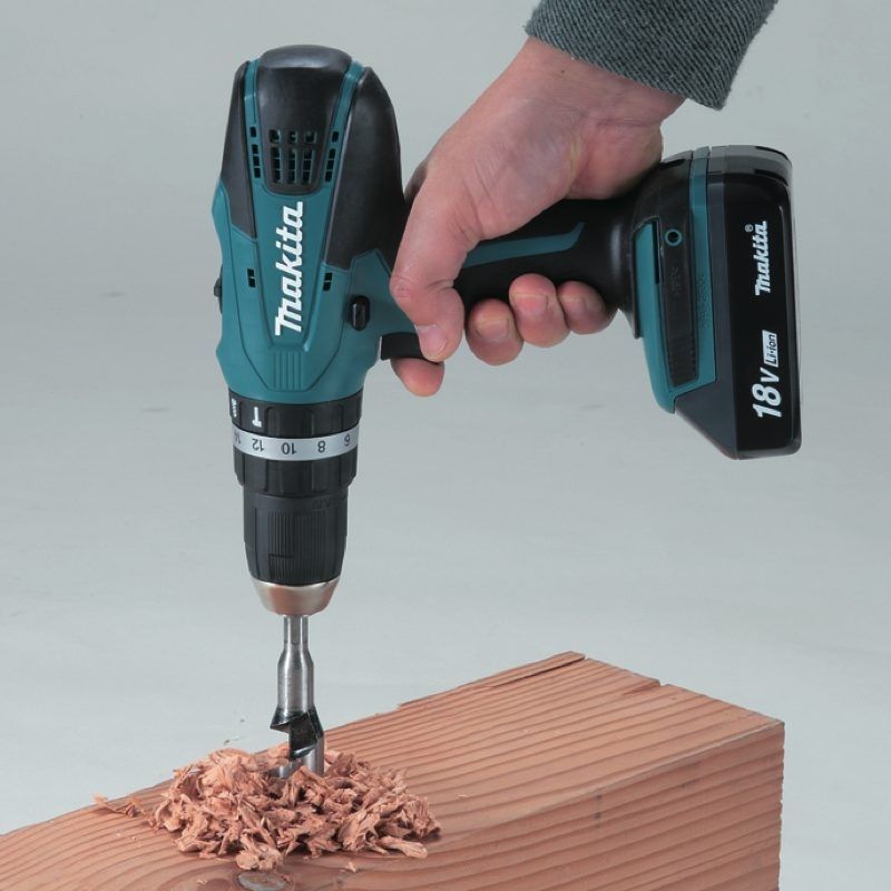 may-khoan-bua-makita-hp457dwe10-49270-1 Máy khoan búa Makita HP457DWE10 Makita HP457DWE10 Máy khoan pin 18V chính hãng, 74 cái phụ kiện