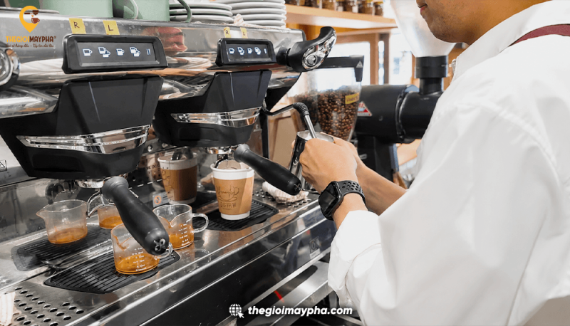 Máy pha cà phê nhập khẩu có gì khác biệt? Có nên đầu tư cho quán cà phê?