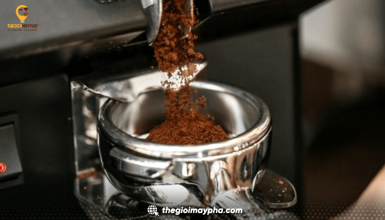 Vì sao nhiều quán đang chuyển sang máy pha cà phê tự động?