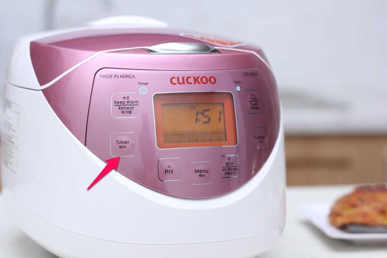Nồi cơm điện tử Cuckoo 1 lít CR-0631F/IVPIVNCV Bấm nút “Timer” bắt đầu cài đặt hẹn giờ nấu