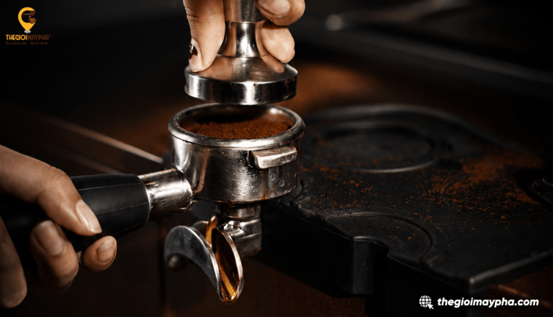 Những thiết bị không thể thiếu bên cạnh máy pha cà phê espresso