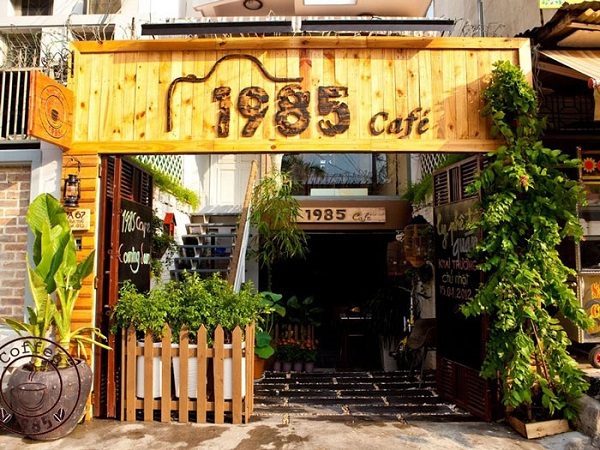 Bang-hieu-cafe-san-vuon