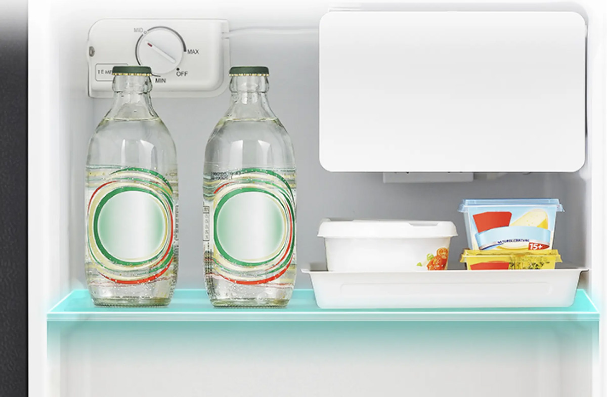 Tủ lạnh Hisense 45 Lít HR05DB Ngăn kính cường lực chắc chắn