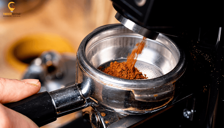 Máy xay cà phê giữ độ ổn định quan trọng thế nào với menu quán?